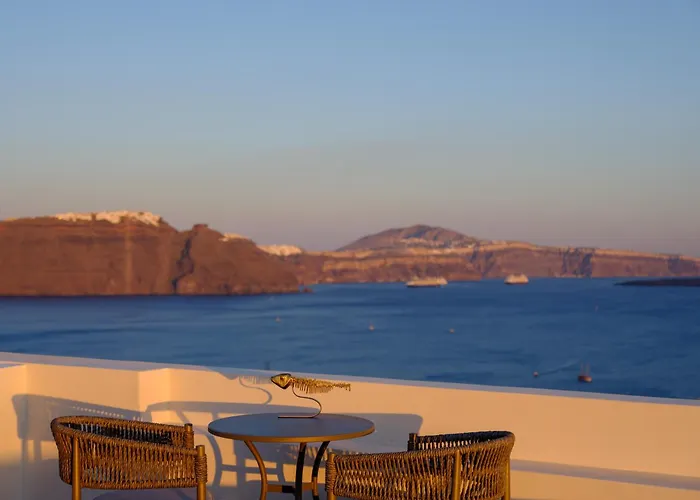 Oia Treasures Art Suites